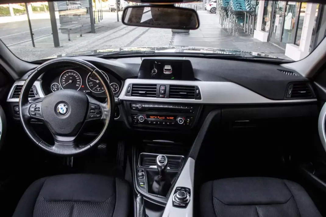 BMW 320 2014 - 11890 EUR, 285600 km - 285600km - foto 31 de 38