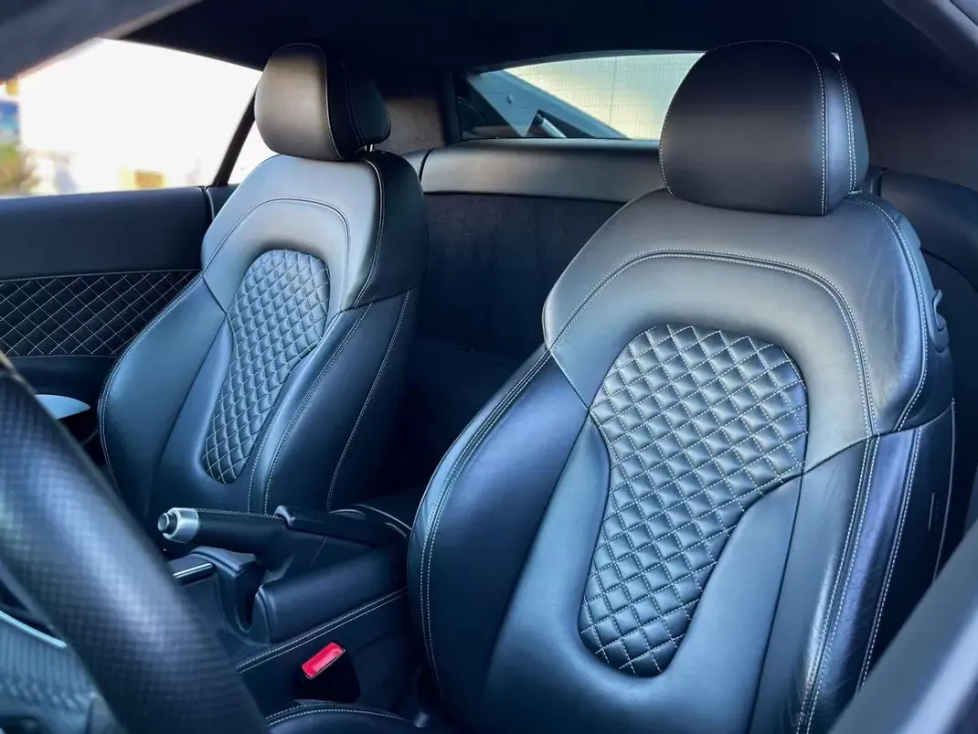 Audi R8 Coupé 2014 - 89900 EUR, 83500 km - AUTO.MOTO.pt - 83500km - foto 8 de 15