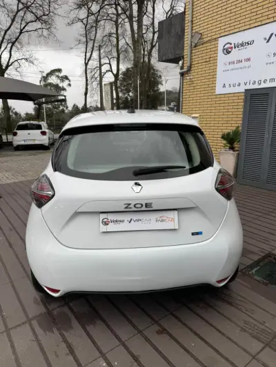 Renault Zoe 2022 - 16450 EUR, 67207 km - AUTO.MOTO.pt - 67207km - foto 4 de 11