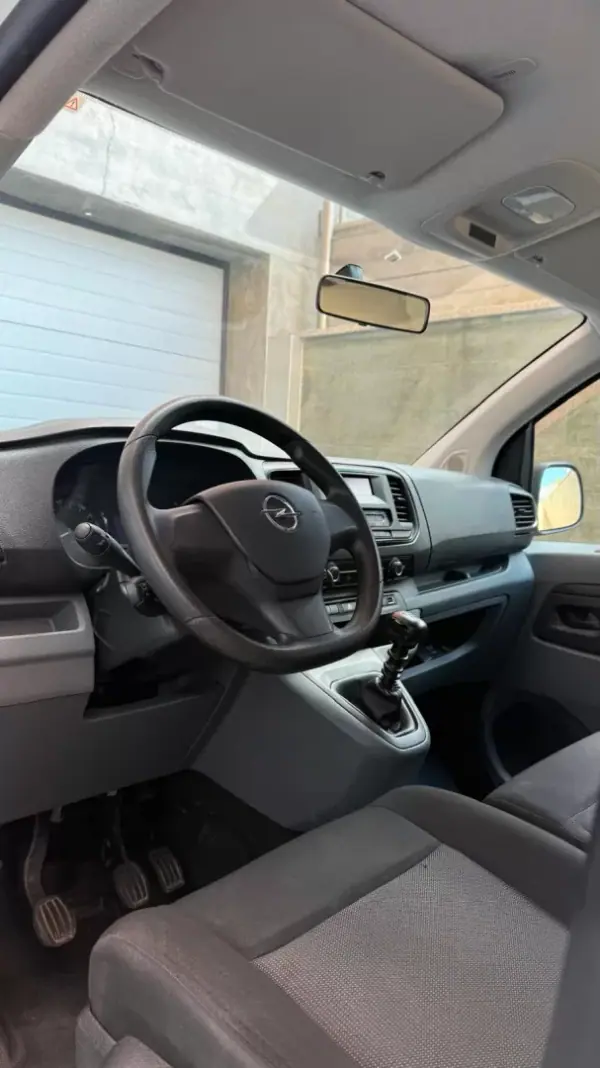 Opel Vivaro 2021 - 26500 EUR, 82650 km - AUTO.MOTO.pt - 82650km - foto 8 de 16