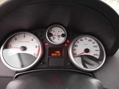 Peugeot 207 2007 - 5490 EUR, 183913 km - AUTO.MOTO.pt - 183913km - foto 10 de 10