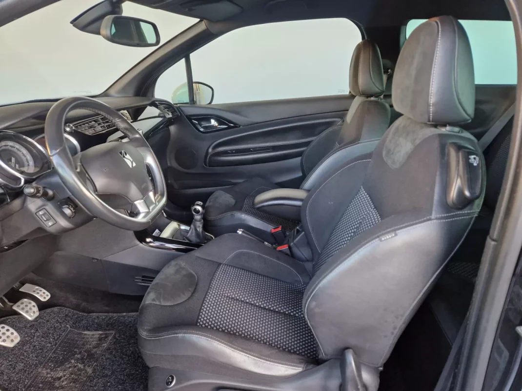DS DS3 2011 - 9990 EUR, 188000 km - AUTO.MOTO.pt - 188000km - foto 20 de 22