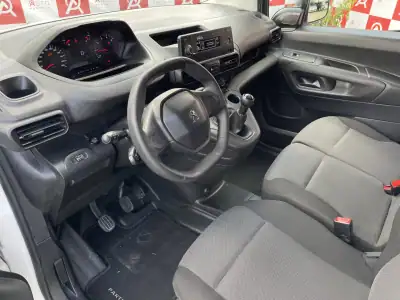Peugeot Partner 1.5 BlueHDi Pro Standard 2021 - 14490 EUR, 121725 km - AUTO.MOTO.pt - 121725km - foto 9 de 17