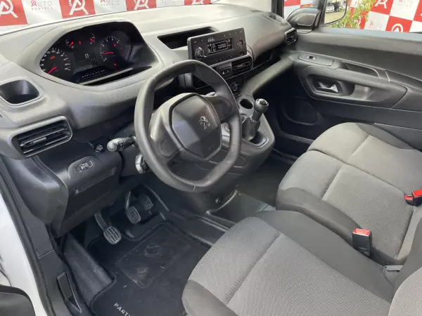 Peugeot Partner 1.5 BlueHDi Pro Standard 2021 - 14490 EUR, 121725 km - AUTO.MOTO.pt - 121725km - foto 9 de 17