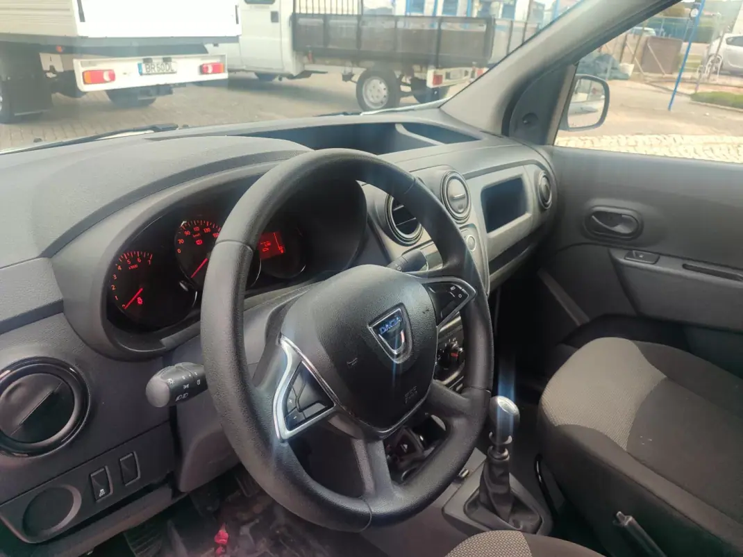 Dacia Dokker 2020 - 10900 EUR, 61000 km - AUTO.MOTO.pt - 61000km - foto 7 de 20