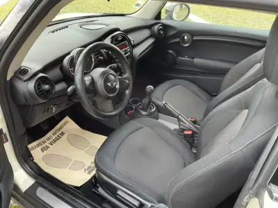 MINI One 2015 - 13500 EUR, 182000 km - AUTO.MOTO.pt - 182000km - foto 5 de 7