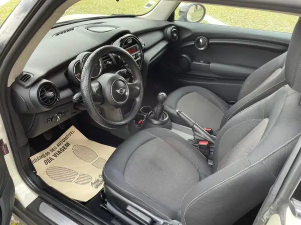 MINI One 2015 - 13500 EUR, 182000 km - AUTO.MOTO.pt - 182000km - foto 5 de 7
