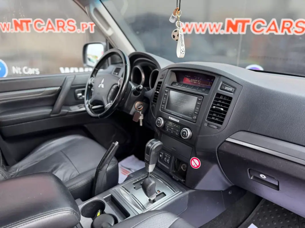 Mitsubishi Pajero 2007 - 38900 EUR, 161213 km - AUTO.MOTO.pt - 161213km - foto 8 de 21