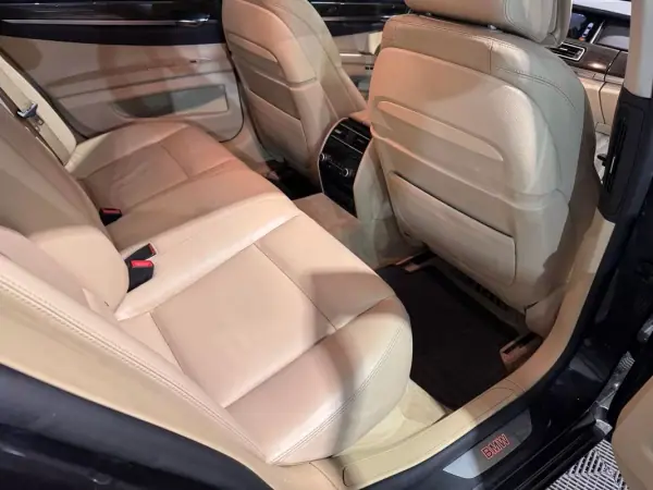 BMW 740 2014 - 21900 EUR, 306500 km - AUTO.MOTO.pt - 306500km - foto 15 de 55