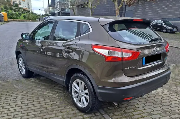 Nissan Qashqai 2015 - 13000 EUR, 125000 km - AUTO.MOTO.pt - 125000km - foto 5 de 22