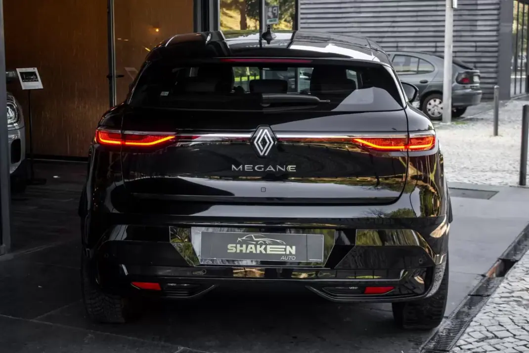 Renault Mégane E-Tech 2023 - 25680 EUR, 41627 km - AUTO.MOTO.pt - 41627km - foto 10 de 41