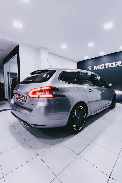 Peugeot 308 SW 2014 - 12900 EUR, 210000 km - AUTO.MOTO.pt - 210000km - foto 10 de 20