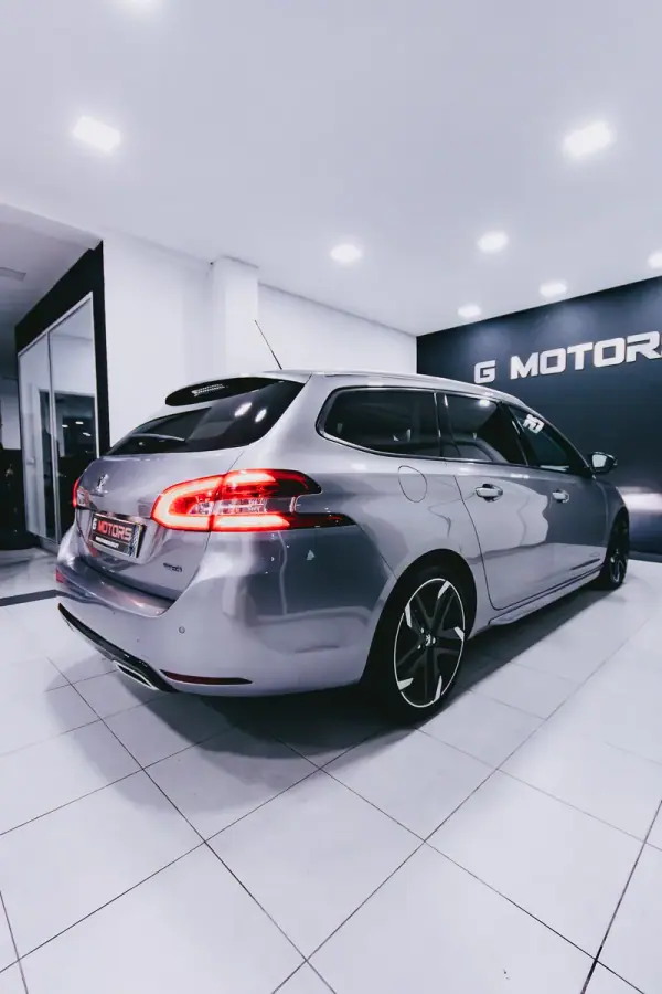 Peugeot 308 SW 2014 - 12900 EUR, 210000 km - AUTO.MOTO.pt - 210000km - foto 10 de 20