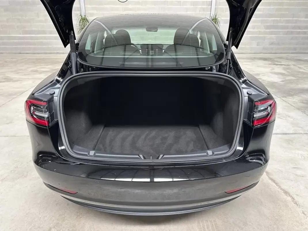 Tesla Model 3 2021 - 26450 EUR, 64959 km - AUTO.MOTO.pt - 64959km - foto 51 de 53