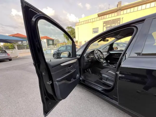 BMW 218 Gran Tourer 2016 - 15950 EUR, 200000 km - AUTO.MOTO.pt - 200000km - foto 27 de 51