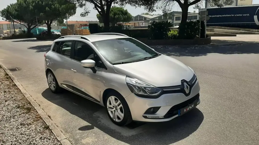 Renault Clio Sport Tourer 2018 - 11890 EUR, 89764 km - AUTO.MOTO.pt - 89764km - foto 15 de 46
