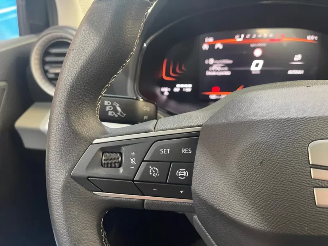 SEAT Ibiza 2024 - 17999 EUR, 1000 km - AUTO.MOTO.pt - 1000km - foto 35 de 40