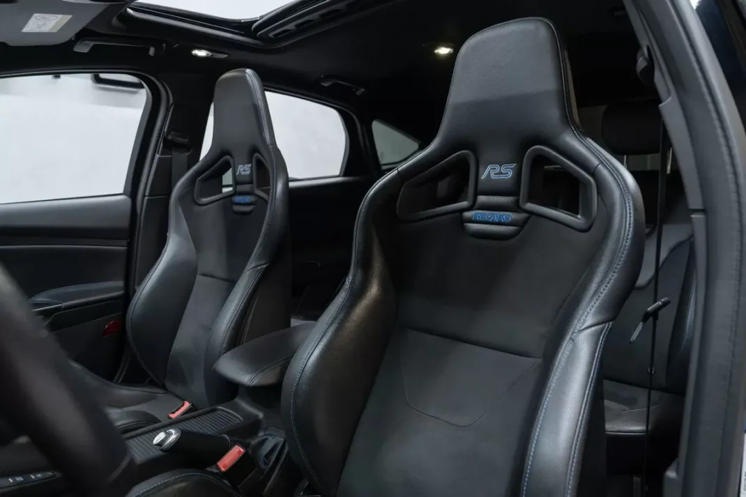 Ford Focus 2016 - 42950 EUR, 61000 km - AUTO.MOTO.pt - 61000km - foto 28 de 49