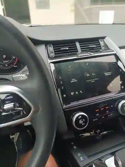 Jaguar E-Pace 2023 - 35900 EUR, 59000 km - 59000km - foto 3 de 12