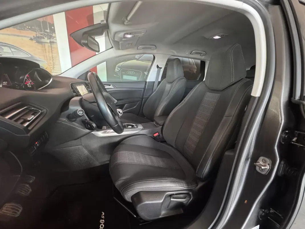 Peugeot 308 SW 2018 - 14990 EUR, 124838 km - AUTO.MOTO.pt - 124838km - foto 12 de 21