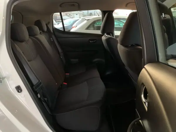 Nissan Leaf 2019 - 16450 EUR, 58449 km - AUTO.MOTO.pt - 58449km - foto 14 de 16
