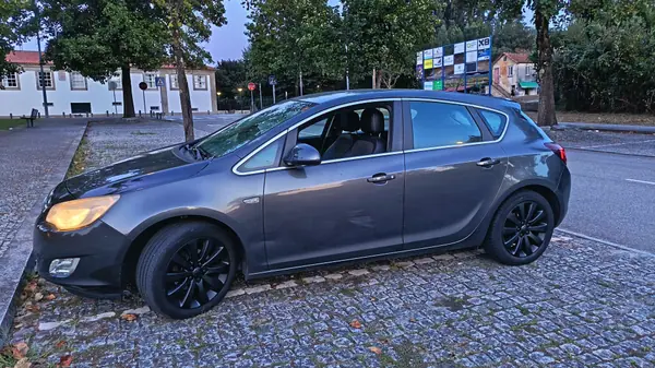 Opel Astra 1.4 Enjoy 2010 Petrol