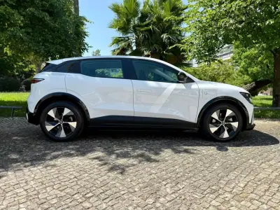 Renault Mégane E-Tech 2023 - 21990 EUR, 43500 km - AUTO.MOTO.pt - 43500km - foto 9 de 38