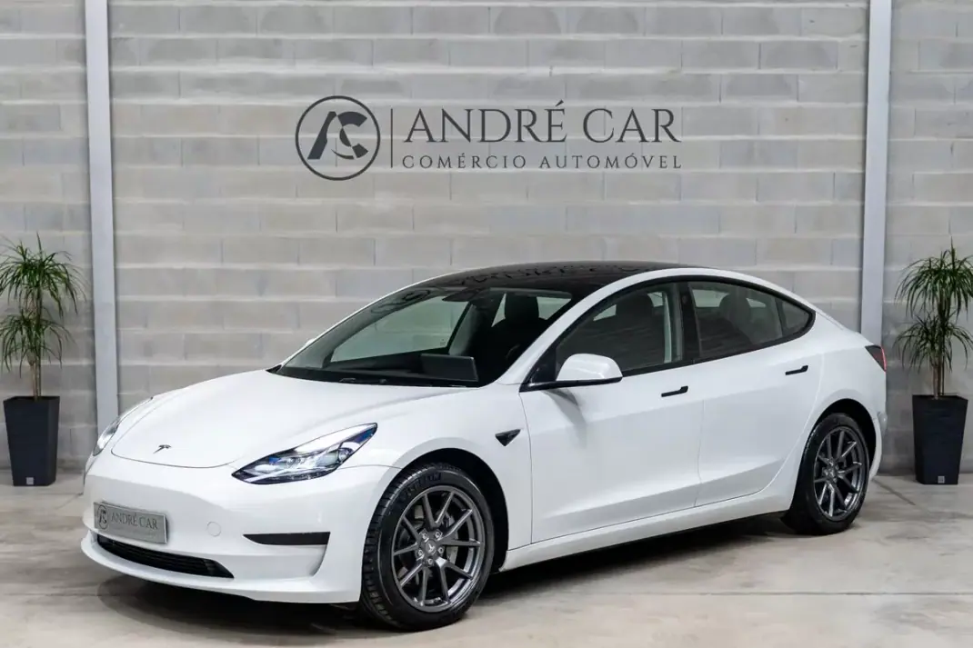 Tesla Model 3 2021 - 25950 EUR, 64509 km - AUTO.MOTO.pt - 64509km - foto 1 de 50