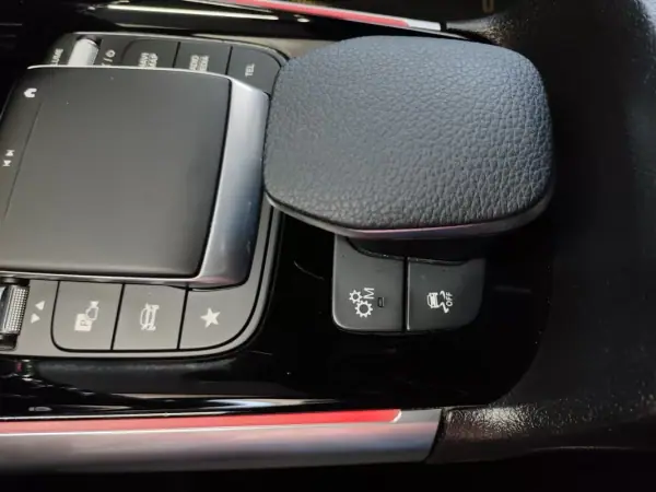 Mercedes-Benz GLA 45 AMG 2022 - 59500 EUR, 33000 km - AUTO.MOTO.pt - 33000km - foto 39 de 46