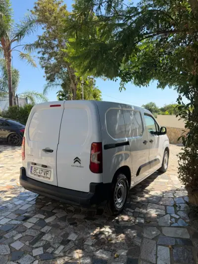 Citroën Berlingo 2023 - 16900 EUR, 98357 km - AUTO.MOTO.pt - 98357km - foto 5 de 8