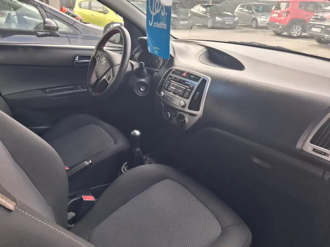 Hyundai i20 2015 - 8500 EUR, 90000 km - AUTO.MOTO.pt - 90000km - foto 9 de 13