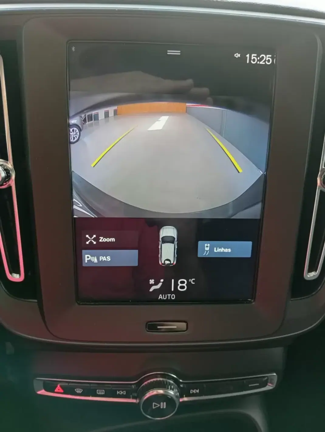 Volvo XC 40 2019 - 24950 EUR, 91723 km - AUTO.MOTO.pt - 91723km - foto 18 de 19