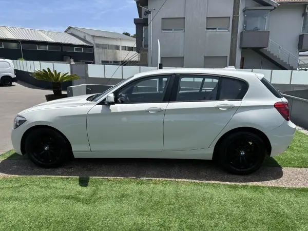 BMW 118 2015 - 16000 EUR, 220000 km - AUTO.MOTO.pt - 220000km - foto 17 de 65