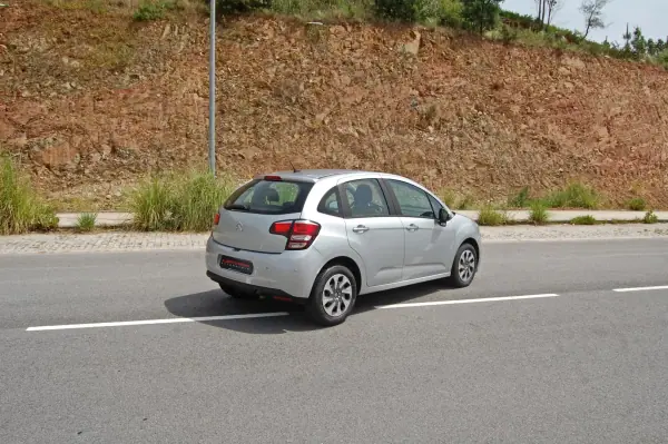 Citroën C3 2013 - 7500 EUR, 162000 km - AUTO.MOTO.pt - 162000km - foto 6 de 11
