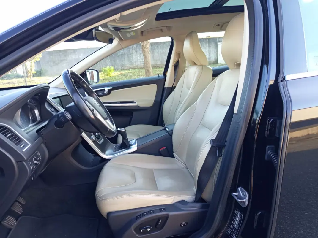 Volvo XC 60 2015 - 17990 EUR, 134200 km - AUTO.MOTO.pt - 134200km - foto 10 de 21