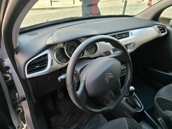 Citroën C3 2010 - 5000 EUR, 229519 km - AUTO.MOTO.pt - 229519km - foto 11 de 20