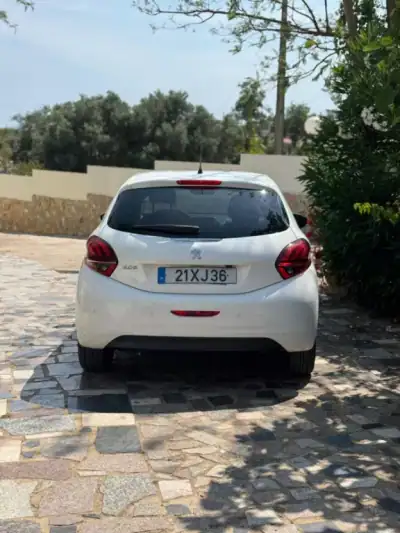 Peugeot 208 2013 - 14990 EUR, 103386 km - AUTO.MOTO.pt - 103386km - foto 4 de 10