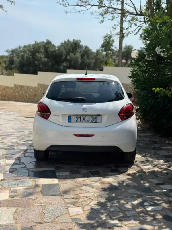 Peugeot 208 2013 - 14990 EUR, 103386 km - AUTO.MOTO.pt - 103386km - foto 4 de 10