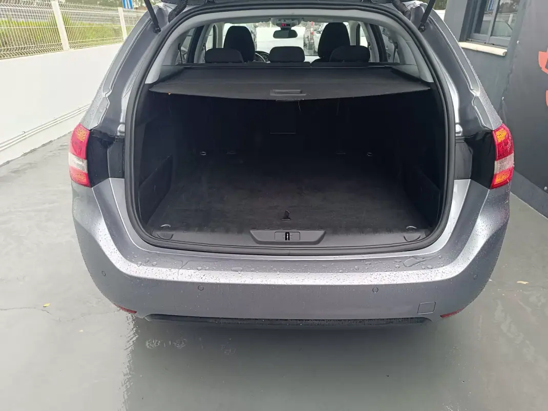 Peugeot 308 2020 - 13900 EUR, 168102 km - AUTO.MOTO.pt - 168102km - foto 13 de 28