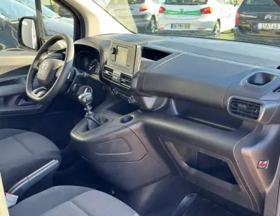 Toyota Proace 2023 - 15750 EUR, 51075 km - AUTO.MOTO.pt - 51075km - foto 10 de 17