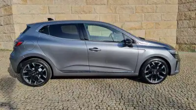 Renault Clio 2024 - 22250 EUR, 820 km - AUTO.MOTO.pt - 820km - foto 8 de 28