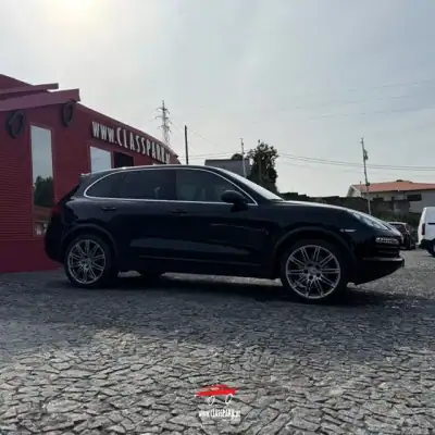 Porsche Cayenne 2012 - 29500 EUR, 211000 km - AUTO.MOTO.pt - 211000km - foto 11 de 22