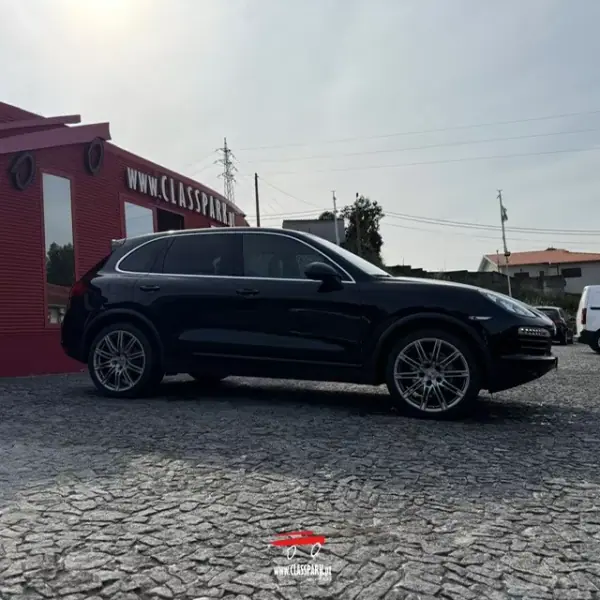Porsche Cayenne 2012 - 29500 EUR, 211000 km - AUTO.MOTO.pt - 211000km - foto 11 de 22
