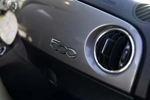 Fiat 500 2023 - 11680 EUR, 46769 km - AUTO.MOTO.pt - 46769km - foto 8 de 10