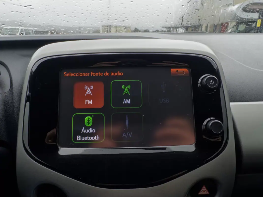 Toyota Aygo 2018 - 9990 EUR, 90000 km - AUTO.MOTO.pt - 90000km - foto 27 de 28