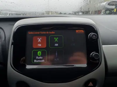 Toyota Aygo 2018 - 9990 EUR, 90000 km - AUTO.MOTO.pt - 90000km - foto 27 de 28