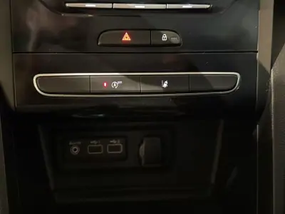 Renault Mégane 2021 - 18900 EUR, 112347 km - AUTO.MOTO.pt - 112347km - foto 18 de 21