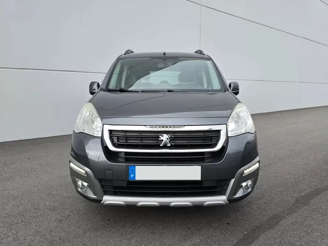 Peugeot Partner 2017 - 12490 EUR, 129000 km - AUTO.MOTO.pt - 129000km - foto 2 de 27