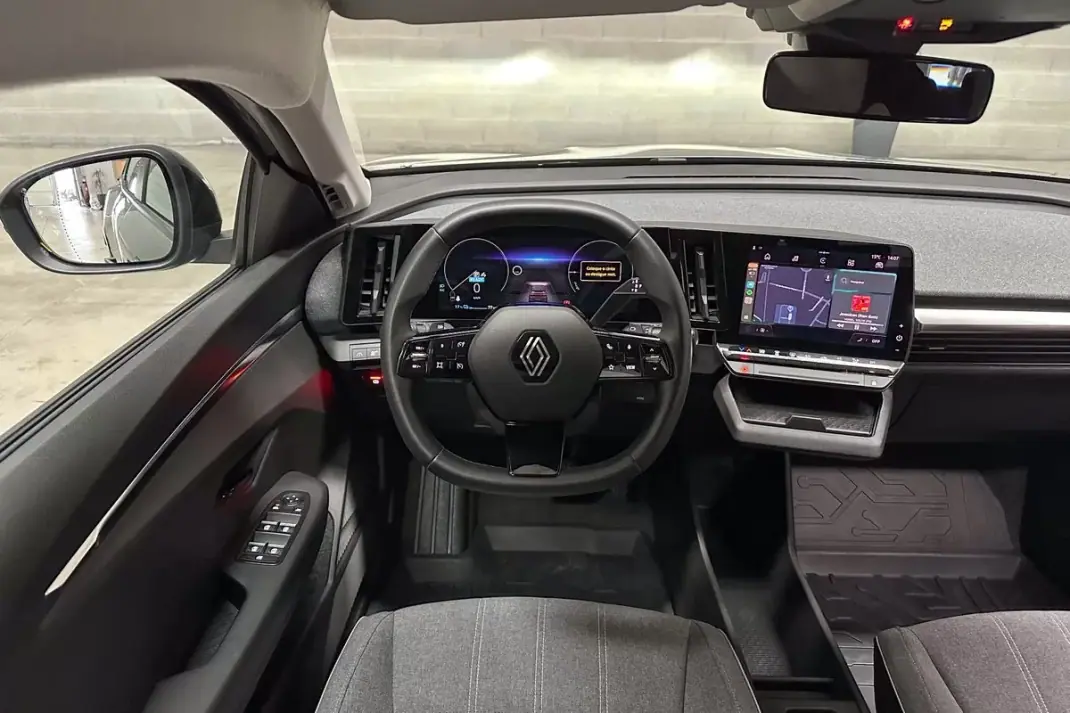 Renault Mégane E-Tech 2022 - 22450 EUR, 57733 km - AUTO.MOTO.pt - 57733km - foto 32 de 40