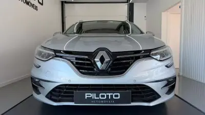 Renault Mégane Sport Tourer 2020 - 13990 EUR, 137993 km - AUTO.MOTO.pt - 137993km - foto 2 de 32